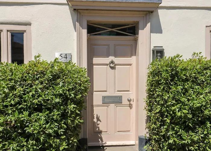 54 Bridge Street